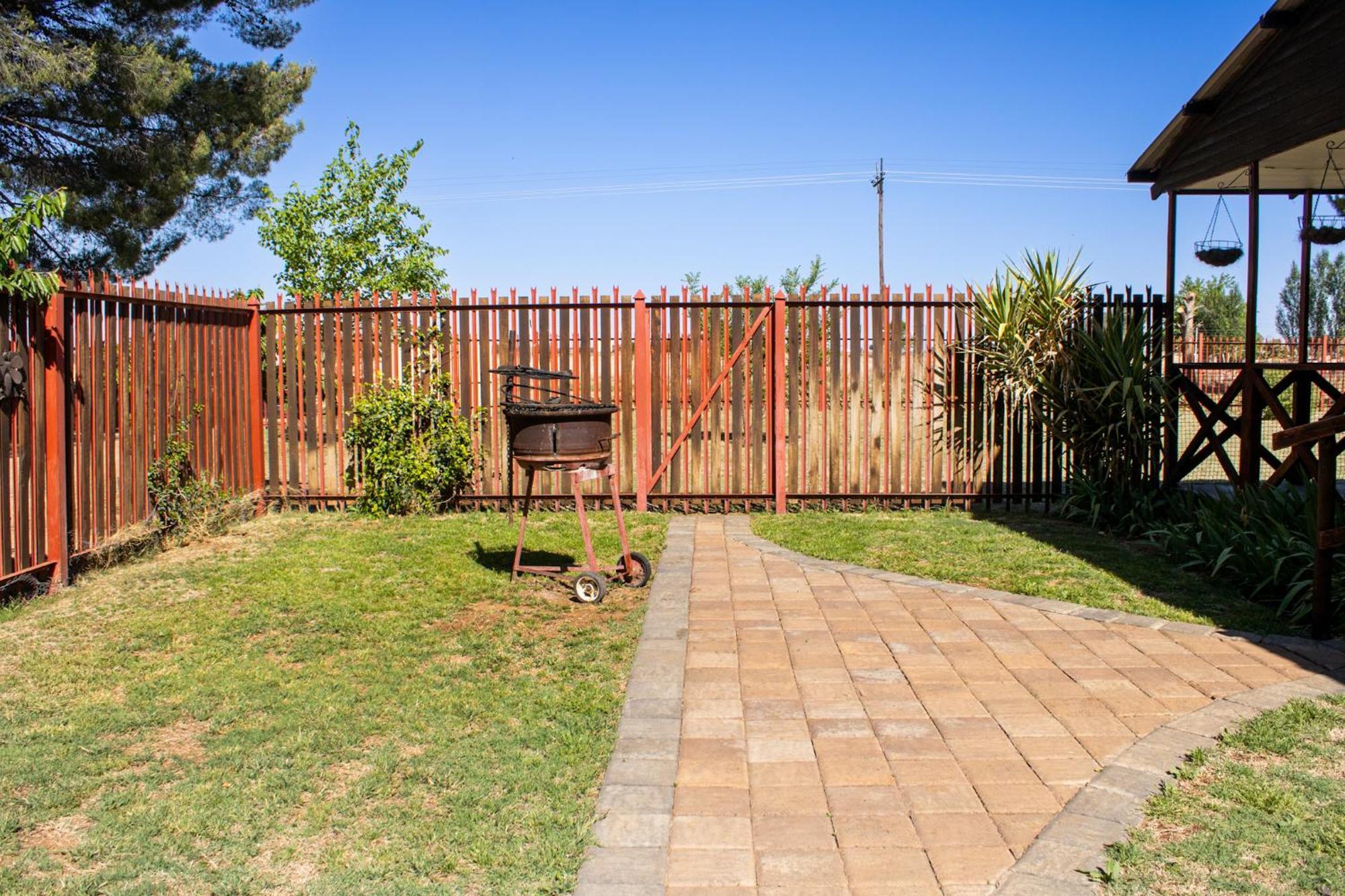 A Cherry Lane Self Catering And B&B Bloemfontein Eksteriør billede